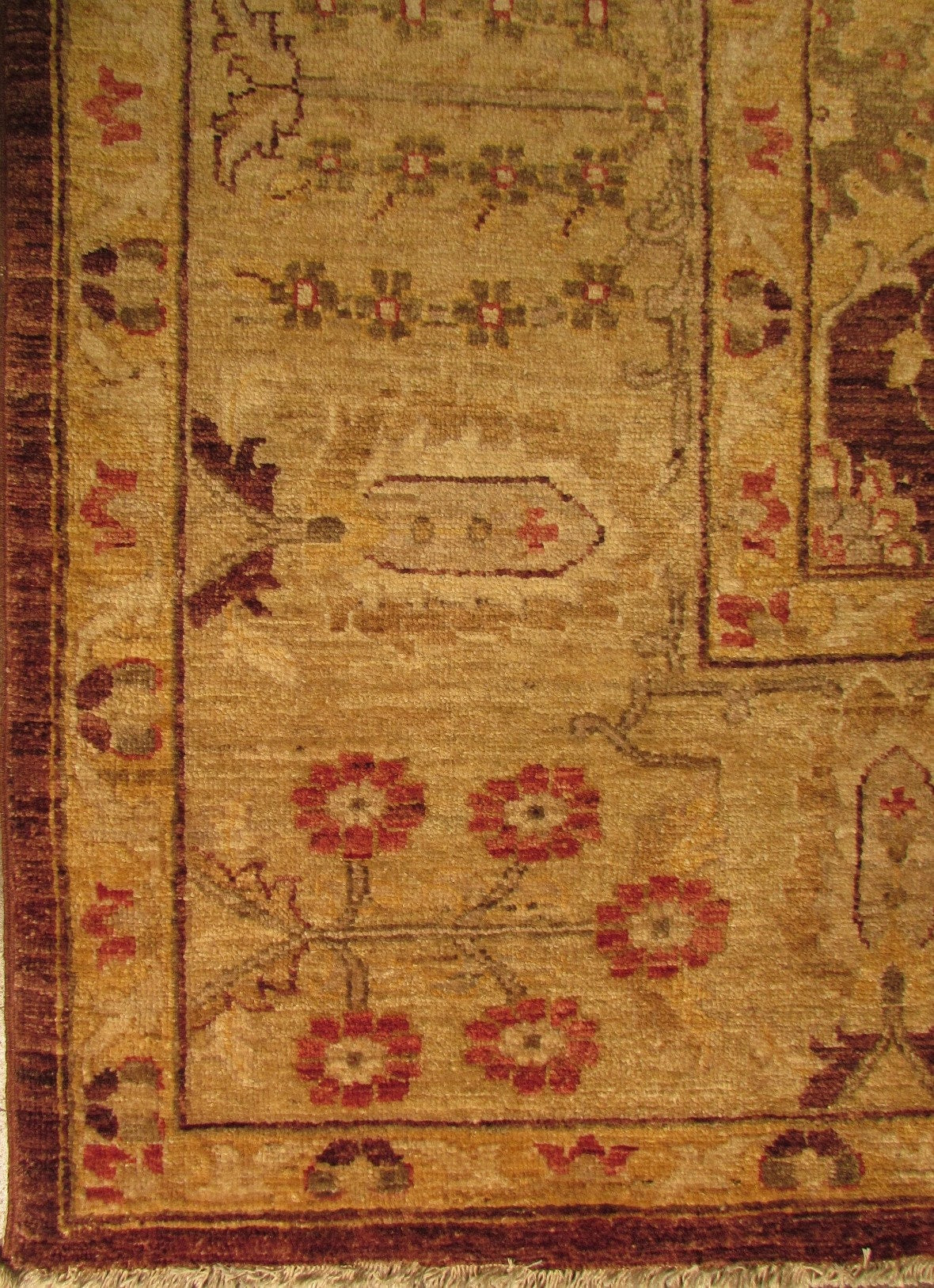 Helmand Pomegranate And Lotuses Carpet | 9'10" x 7'7" | Home Decor | Wool Area Rug