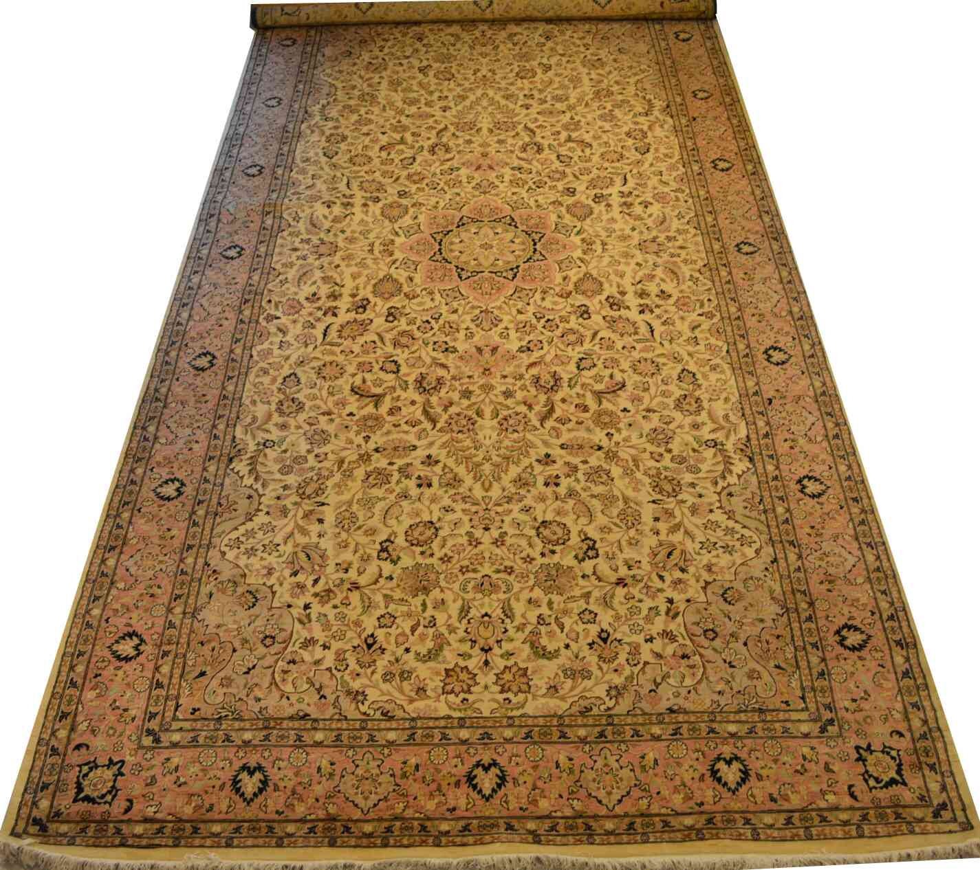 Naeyn Habibian Carpet | 20'10" x 10'4" | Home Decor | Hand-knotted Wool Area Rug